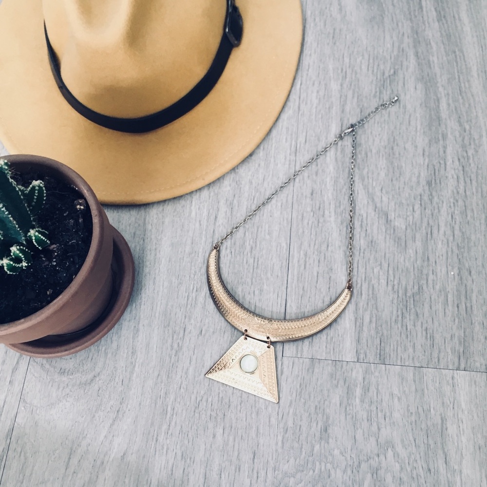Statement necklace